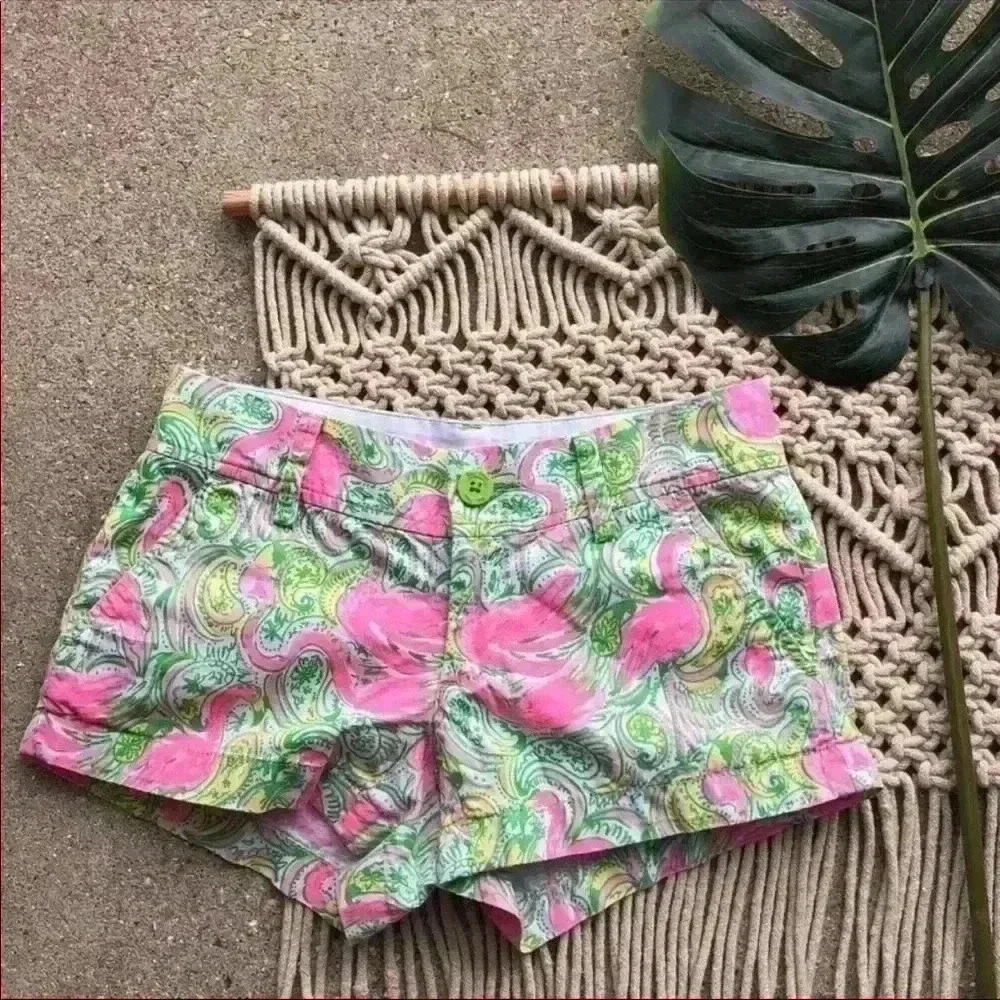 Lilly Pulitzer Shorts Size 000 - Flamingo Print - Picture 2 of 5